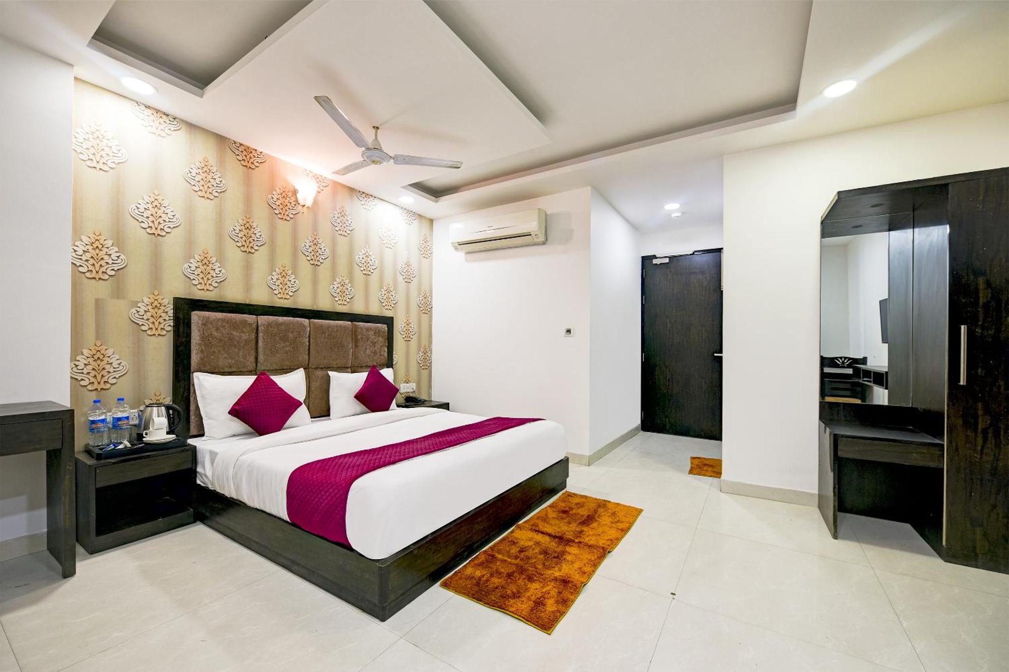El De Atlantes Near Delhi Airport 4*